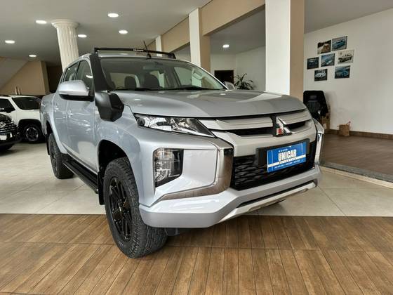 MITSUBISHI L200 TRITON 2.4 16V TURBO DIESEL SPORT GLS CD 4P 4X4 AUTOMÁTICO
